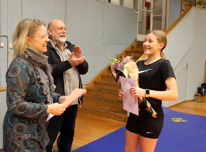 Finspångs kommuns ungdomsstipendium för 2021 tilldelas Nellie Fransson.