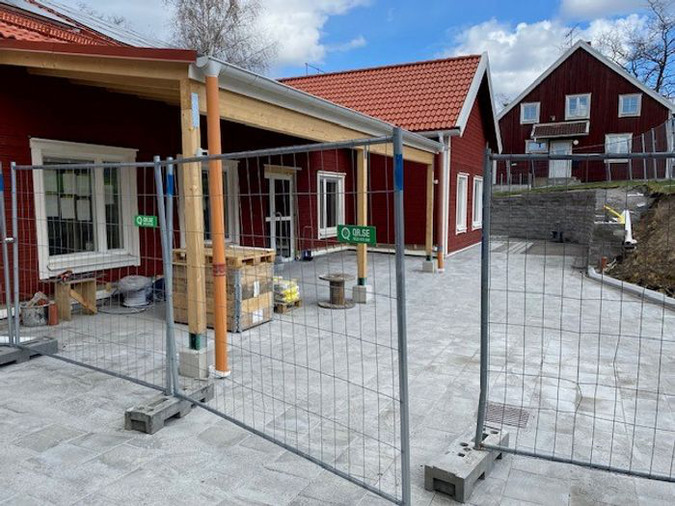 Bilder som visar det pågående arbetet med om- och nybyggnation av Hällestadgården.