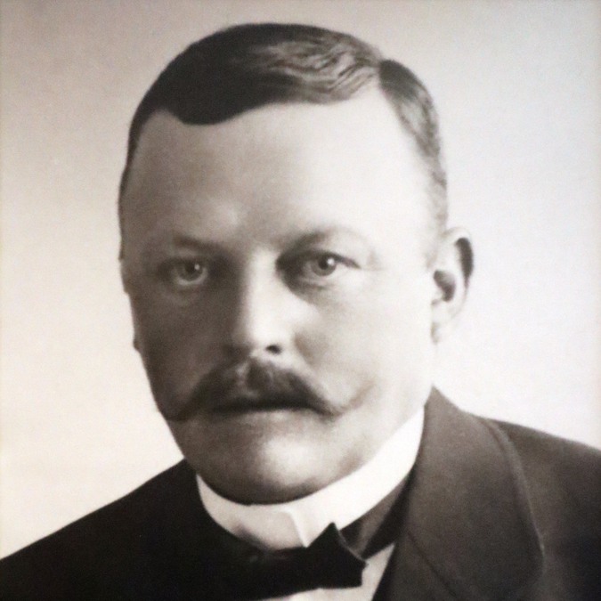 Sigfrid Johansson, ordförande i Regna kommunfullmäktige 1919.Originalporträttet hänger i sessionssalen i Finspångs kommunhus.